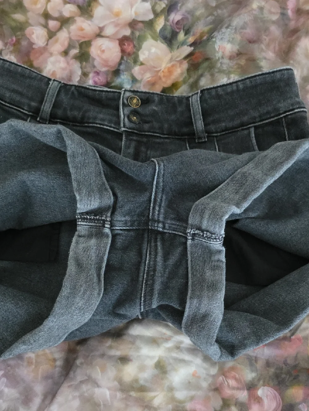 Shorts - Picture 3 of 5